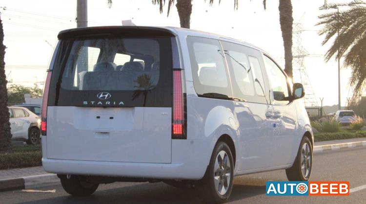 Minibus Hyundai 2025